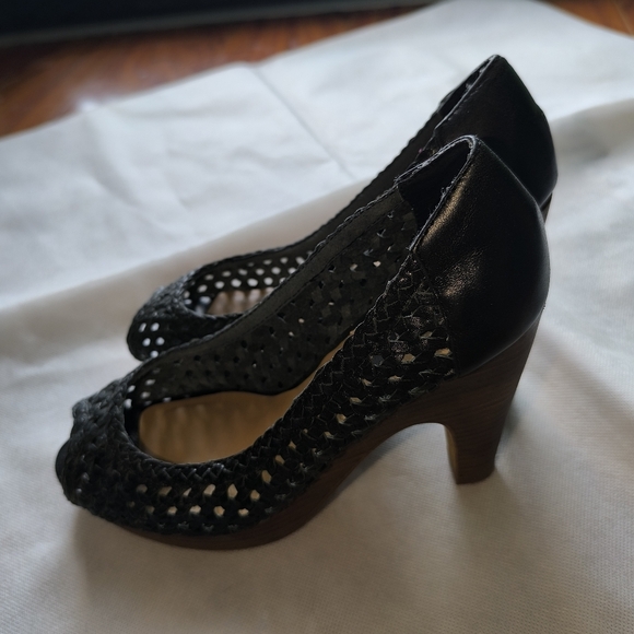 STEVE By Steve Madden Black Woven Leather Platform Peep Toe Votive Pumps - Picture 13 of 16